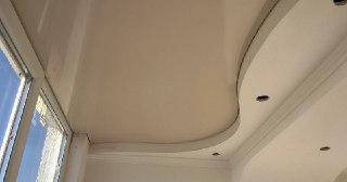 Натяжной потолок на балкон Стрежевой, цена 6263 руб.